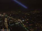 Вид на ночной Париж с Эйфелевой башни