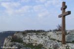 Крест перед спуском в монастырь